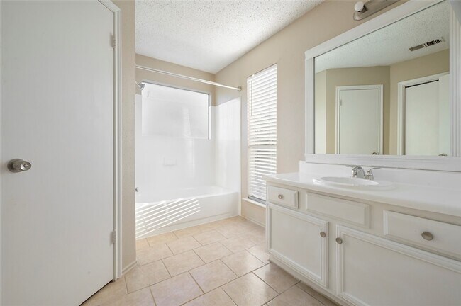 Building Photo - 3479 Rockrill Dr