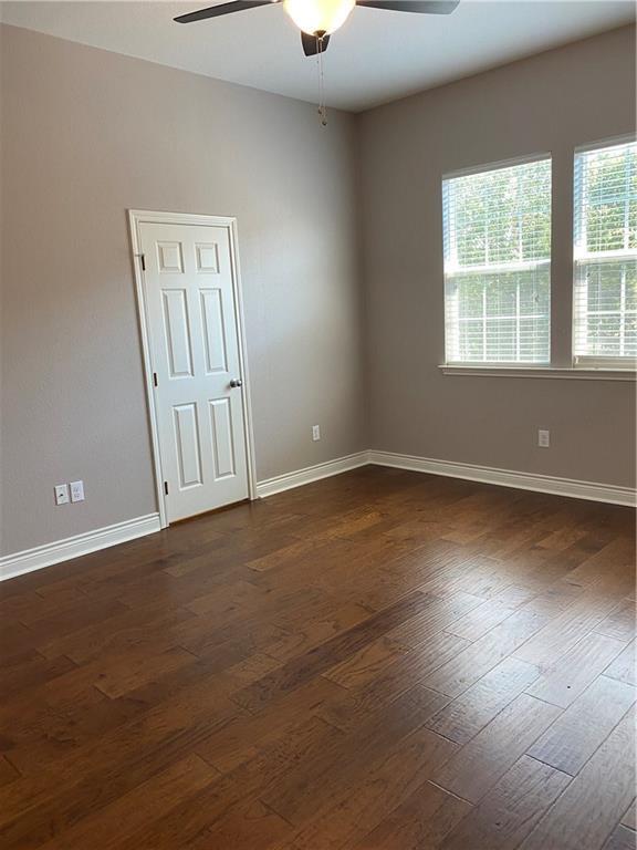 Building Photo - 606 W 1st St