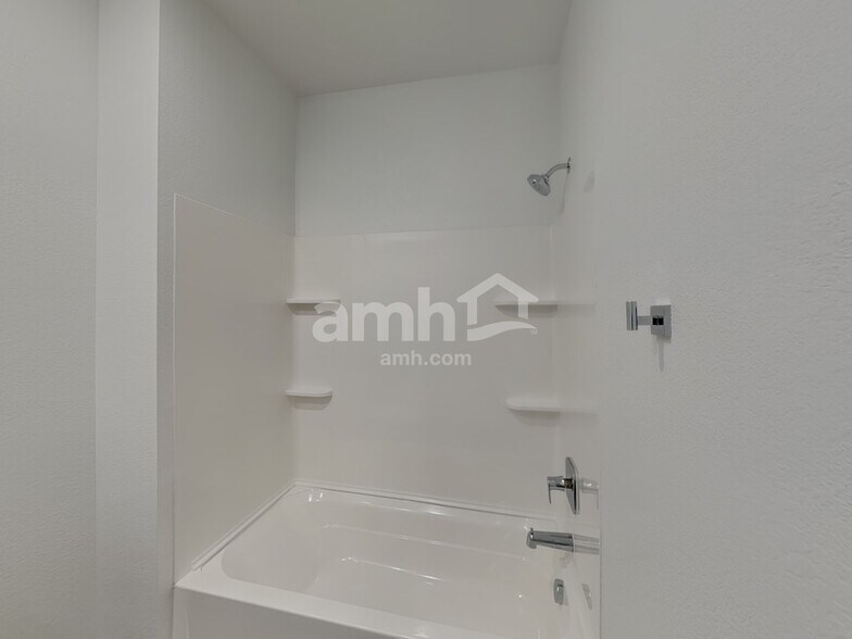 Building Photo - 26142 E Calhoun Pl