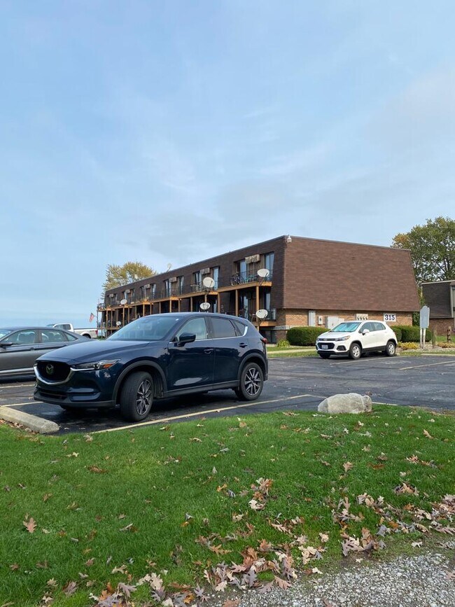 Ashwood Townhomes 320 Salem Dr Vermilion OH 44089 Apartment Finder