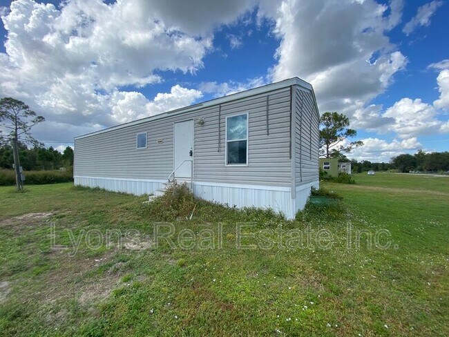 Building Photo - 8086 Heck Dr