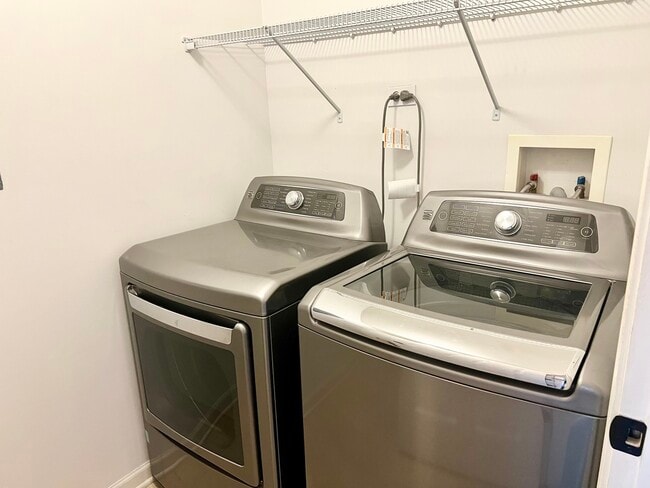 Building Photo - 1288 N Red Oak Cir