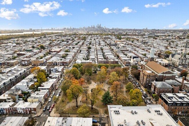 Building Photo - 3229 Almond St