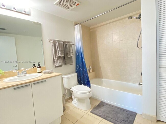 Building Photo - 16699 Collins Ave