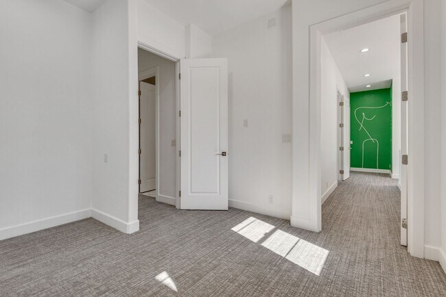 Building Photo - Luxury Summerlin Living in Gated Canyon Crest Community