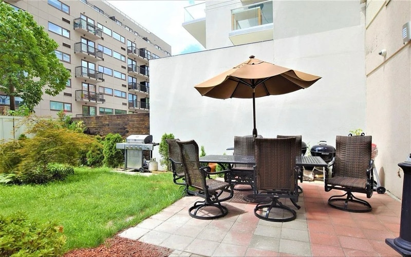 Building Photo - 110 4th Ave