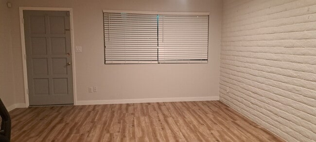 Building Photo - 2806 S Mill Ave