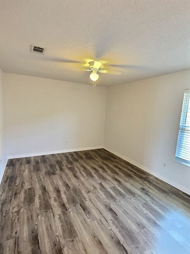 Building Photo - 2 Bedroom 2 Bathroom home in Biloxi, MS!