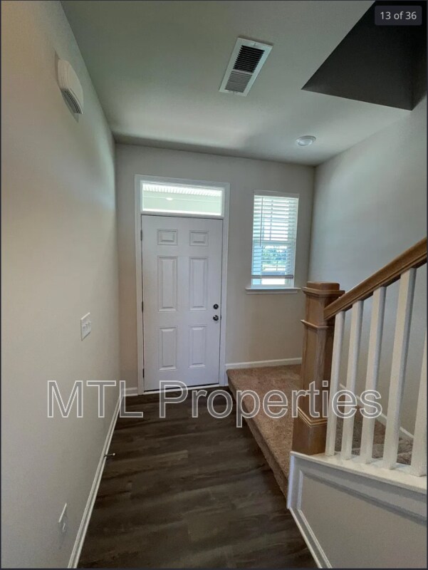 Building Photo - 2011 Weddington Pointe Dr