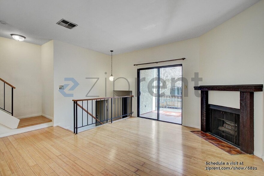 Building Photo - Unit 10