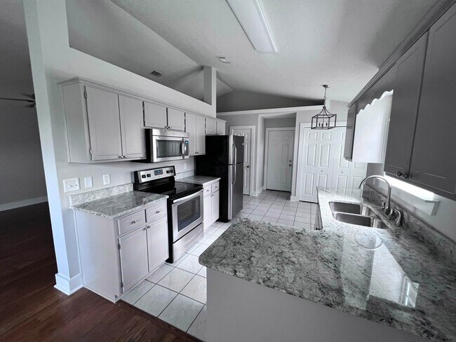 Building Photo - 8311 Hunters Ridge Trail