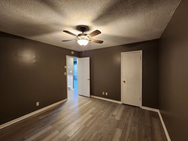 Building Photo - 108 Tandy Dr