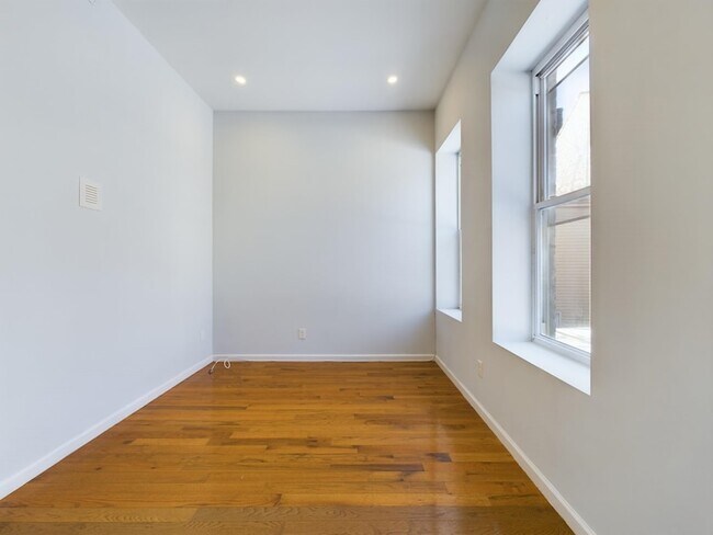 Building Photo - 137 Monticello Ave