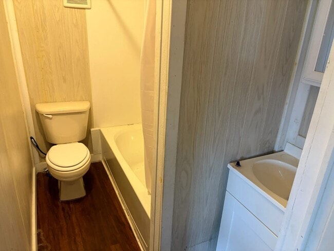 Building Photo - 2410 N Hwy 25 W