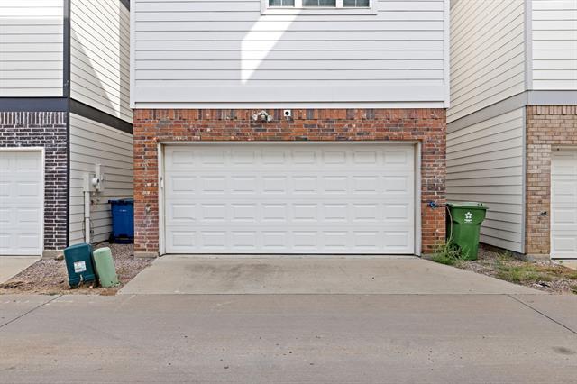 Building Photo - 203 S Village Way