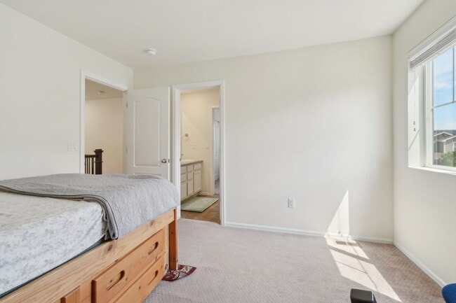Building Photo - 4 bed 3.5 bath house located in Thornton!!