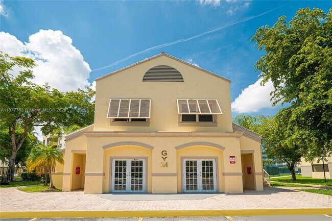 Building Photo - 8290 Lake Dr