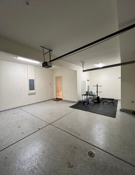 Building Photo - 174 Jaripol Cir