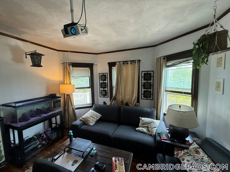 Building Photo - 9 Roberts Rd