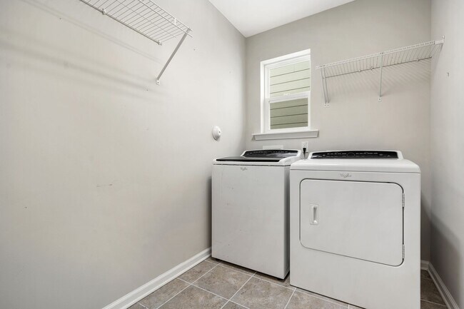 Building Photo - Beautiful 3-bedroom, 2.5-bath home in unbeatable Morrisville location