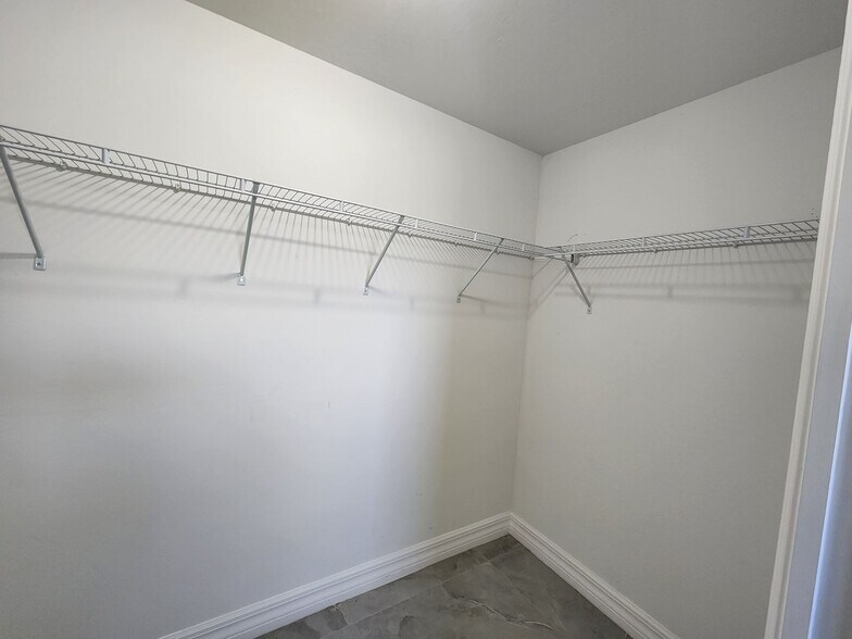 Building Photo - 4020 36th St SW