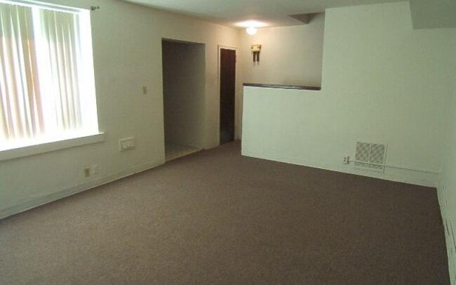 Building Photo - 1579 Meadow Rd