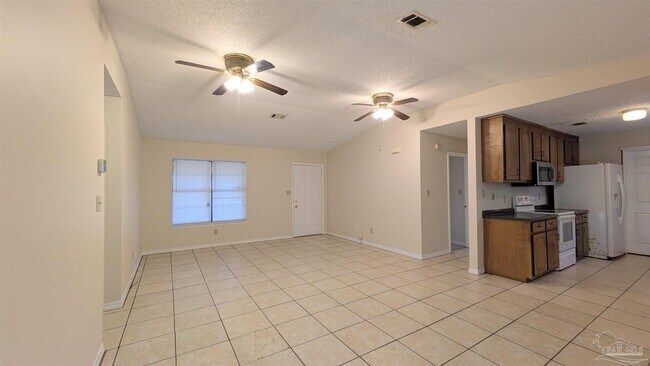Building Photo - 1485 Pine Ln Dr