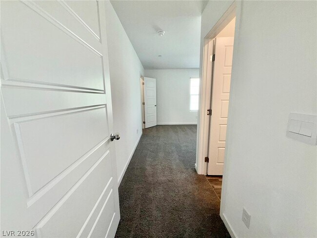 Building Photo - 913 Rosy Starling St