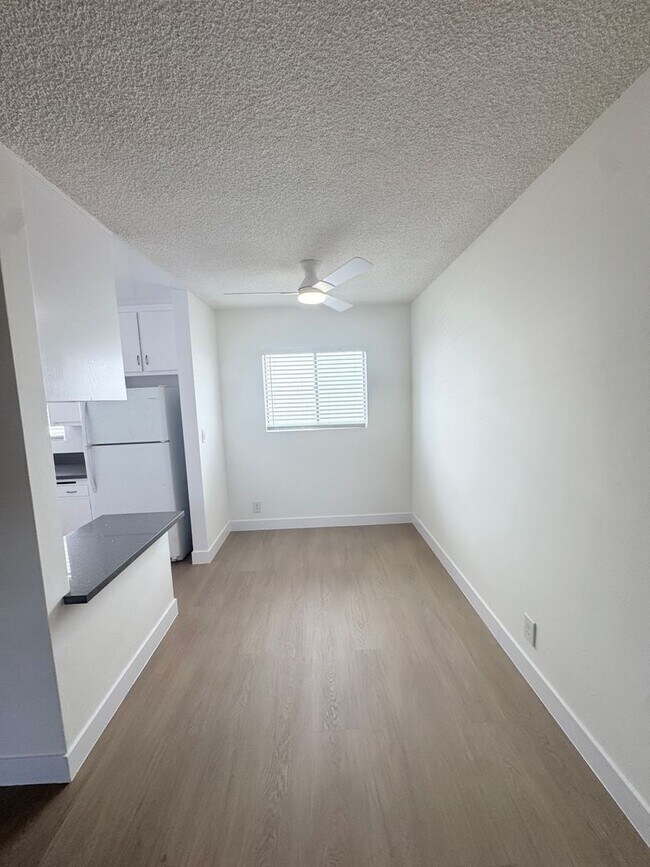 Building Photo - 11820 Chandler Blvd