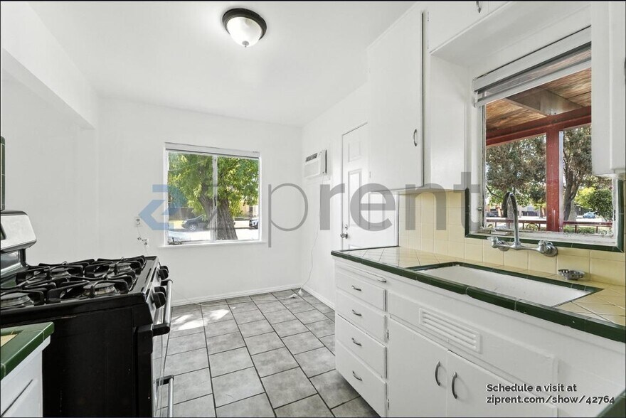 Building Photo - 139 W 18th St