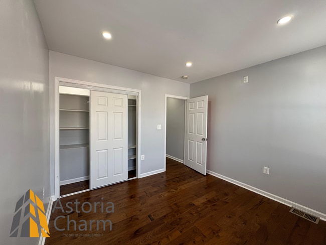 Building Photo - Updated 2 Bed Home with Backyard and Great...