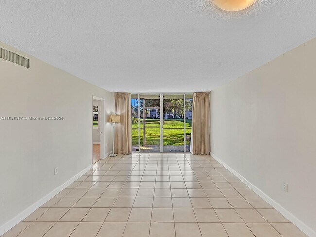 Building Photo - 9451 Evergreen Pl