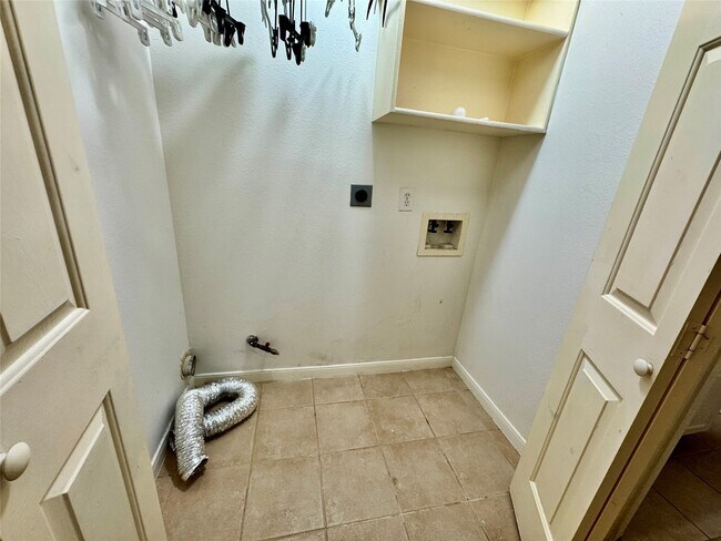 Building Photo - 20303 Misty Cove Dr