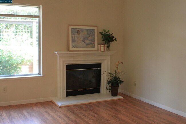 Building Photo - 4324 Conejo Dr