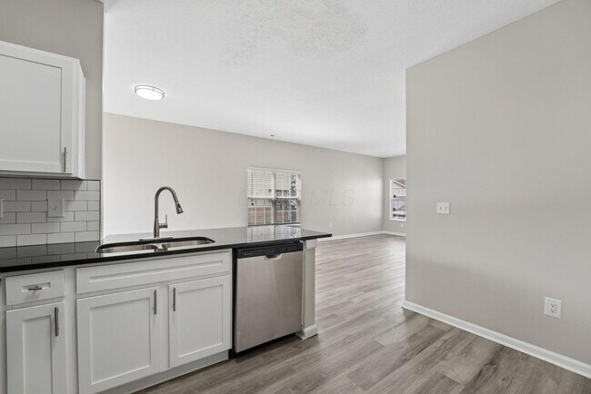 Building Photo - 7621 Lorimar Dr