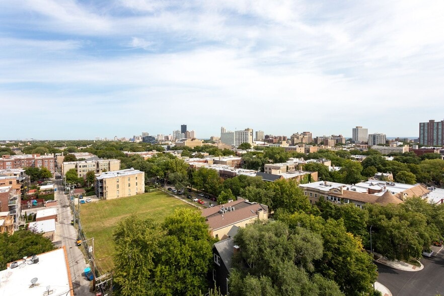 Building Photo - 4549 N Malden St