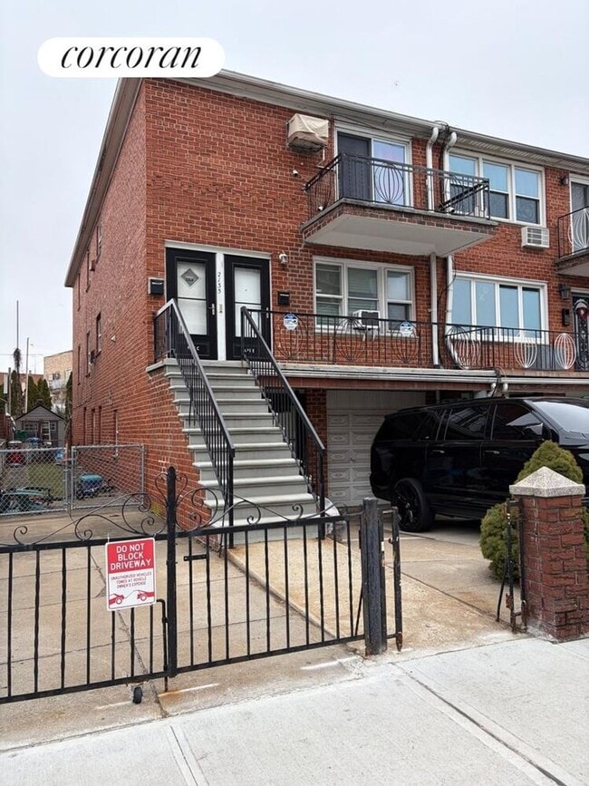 Building Photo - 2735 Cropsey Ave