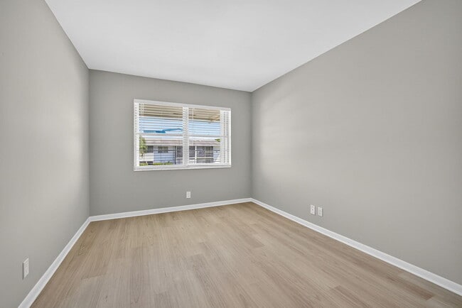 Building Photo - 42 Easthampton B