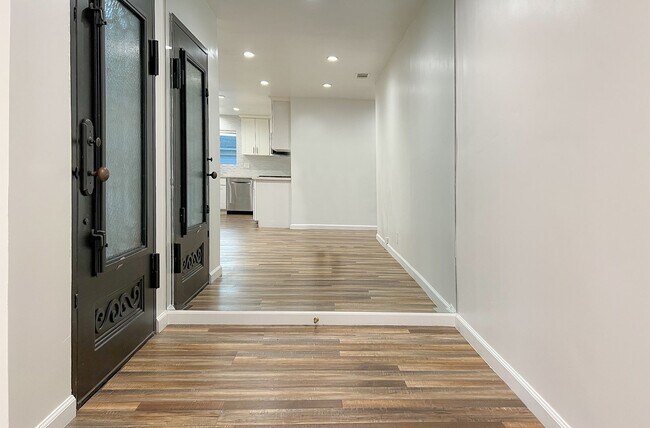 Building Photo - 345 N Florence St