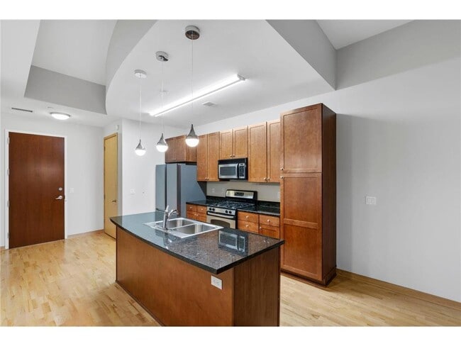 Building Photo - 100 3rd Ave S