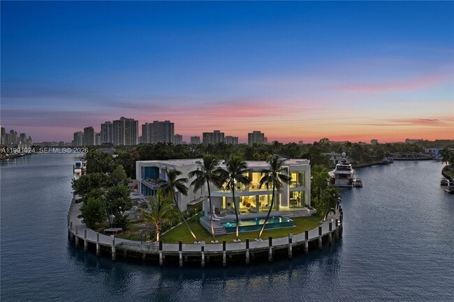 Building Photo - 501 Palm Dr