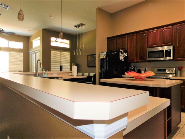 Building Photo - 2051 Autumn View Dr