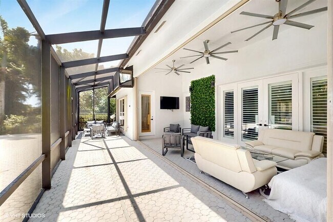 Building Photo - 15700 Carrera Ln