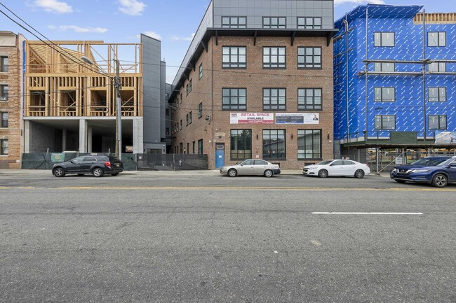 Building Photo - 660 Grand St
