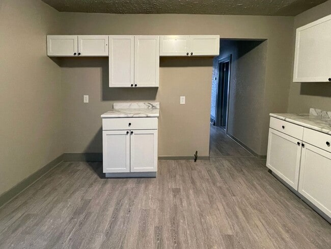 Building Photo - Charming 2-Bedroom Single Family Home with...