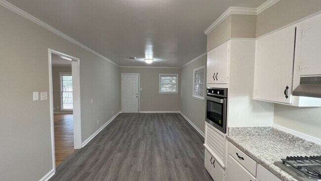 Building Photo - 3-Bedroom just waiting for you !