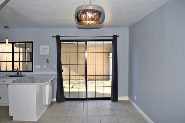 Building Photo - 422 Florin Rd