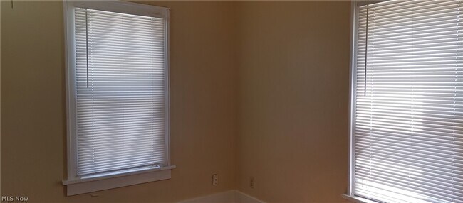 Building Photo - 956 Grant Ave