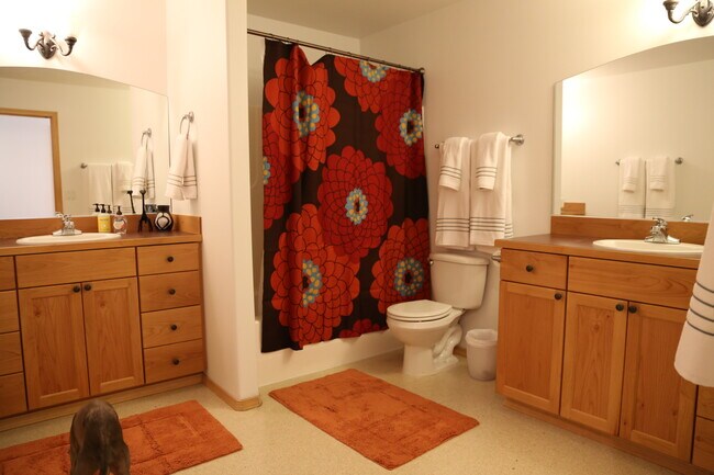 Building Photo - 315 E Main St