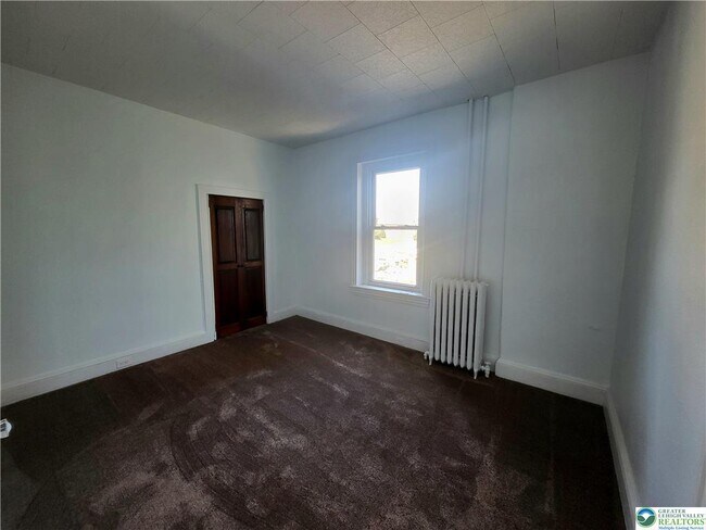 Building Photo - 817 Seneca St